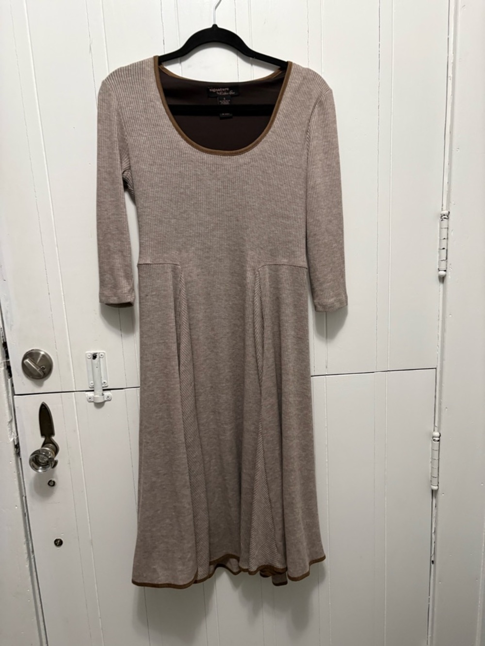 Robbie Bee Taupe Scoop-Neck Ribbed Midi Dress with Brown Trim